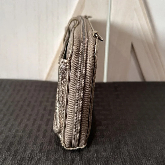 The Sak Iris Large Smartphone Clutch/Wallet in Metallic Rose Gold - Picture 5 of 10